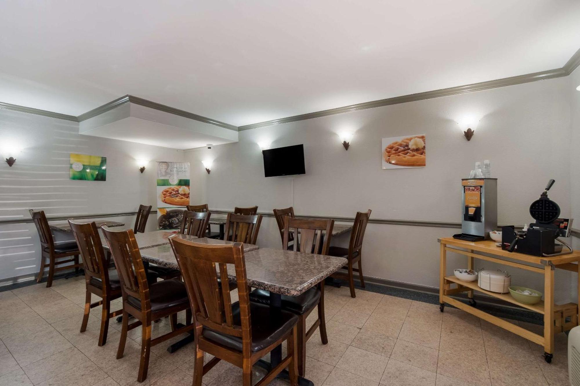 Quality Inn Fort Jackson Columbia Buitenkant foto