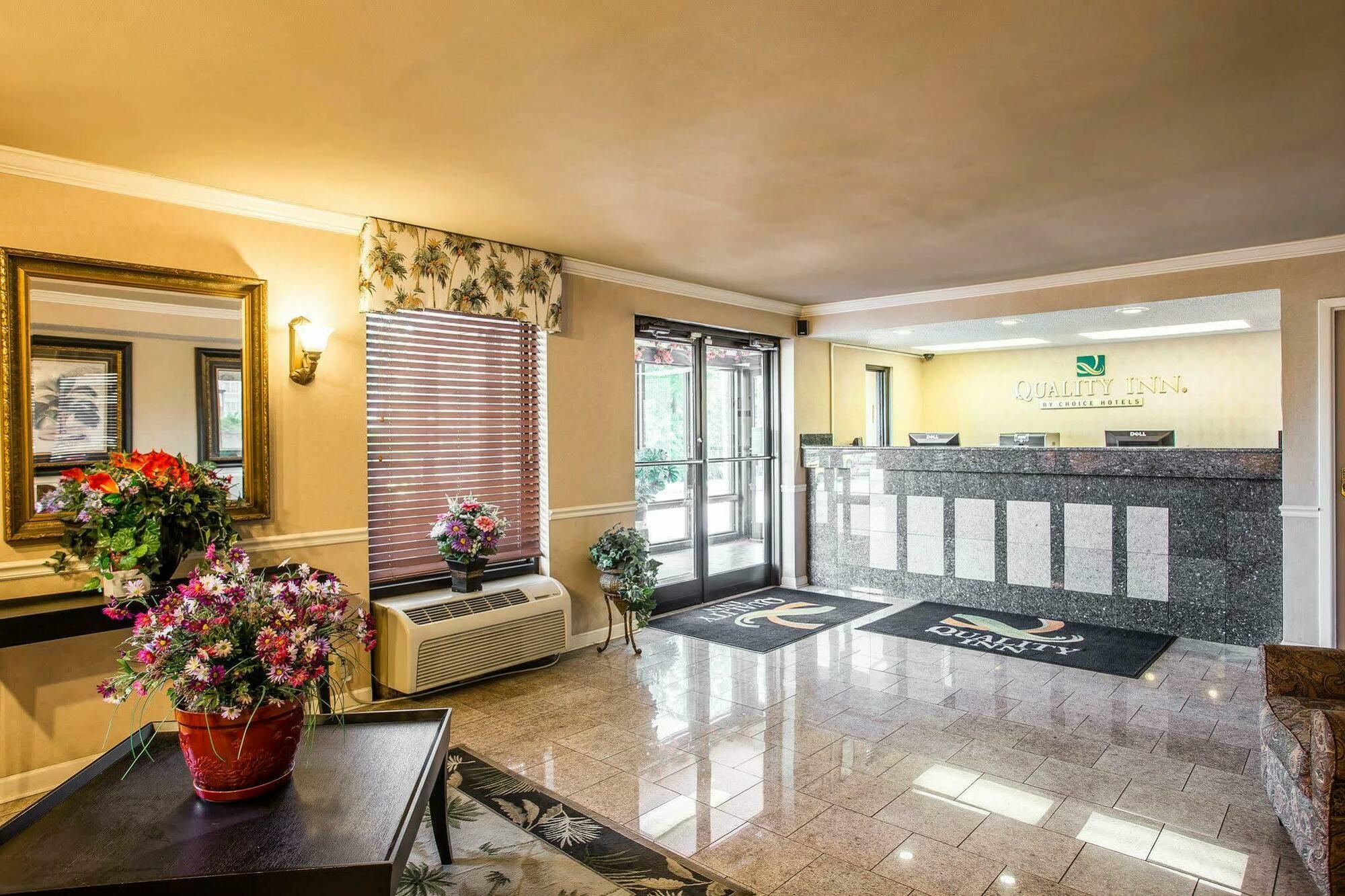 Quality Inn Fort Jackson Columbia Buitenkant foto