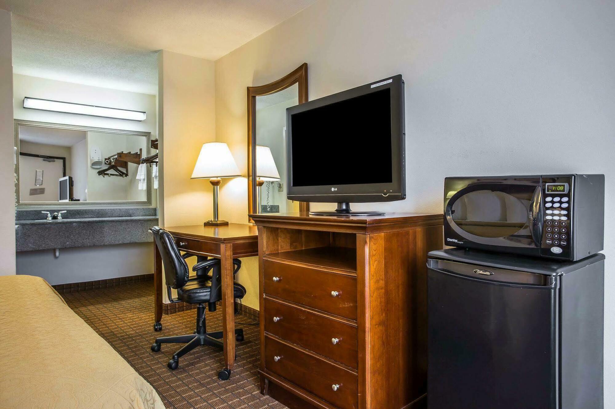 Quality Inn Fort Jackson Columbia Buitenkant foto